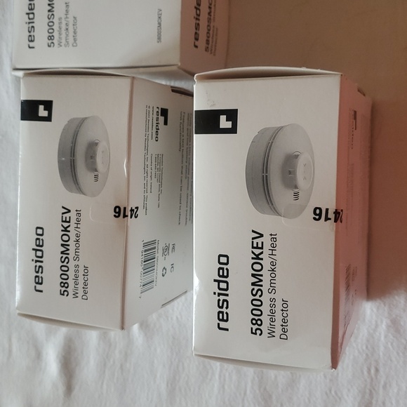 Resideo Honeywell (1) Wireless Smoke/Heat Detector Model 5800SMOKEV - Picture 2 of 8